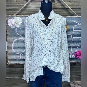 Boutique Brand Western Button Down Floral Crochet Spliced Blouse 💗